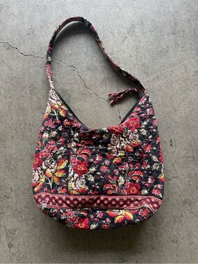 Vintage Vera Bradley 2002 - Anastasia Floral Shoulder Bag in Black and Red
